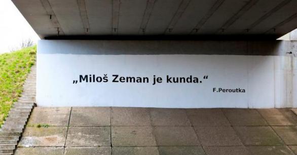 A má to černé na bílém!