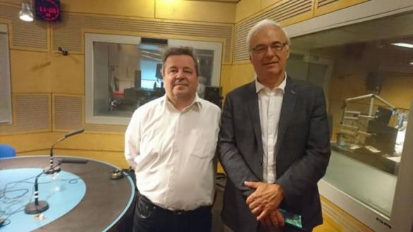 Ilja Šmíd je člověk se zkušenostmi z kultury a přehledem v hudbě. Spíš než jako dobrý politik bývá označován jako schopný manager.