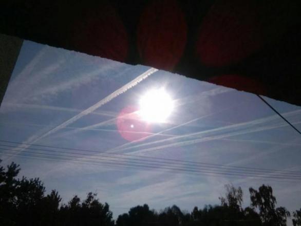 Ve facebookových skupinách věnovaných chemtrails je mnoho krásných fotek mraků.