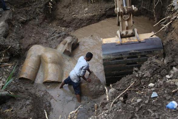 Ramesse II. věřil, že svět byl stvořen v Heliopolis (dnes známé jako chudinská čtvrť Matariya), kde byla socha také nalezena.