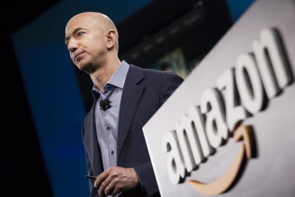 Šéf Amazonu Jeff Bezos je druhým nejbohatším člověkem na světě. Díky jednomu příspěvku na Twitteru je nyní o několik desítek miliard chudší.