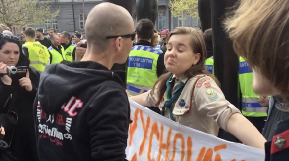 Skautka Lála Myslíková se v šestnácti letech nebála postavit pochodu neonacistů v Brně.