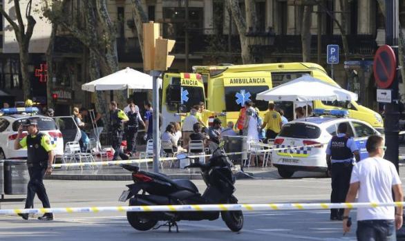 Teroristický útok v Barceloně si vyžádal zatím 13 mrtvých. Druhému útoku v nedalekém Cambrils se naštěstí podařilo zabránit.