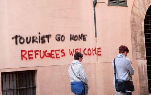Barcelona patří k nejtolerantnějším městům v Evropě. Uprchlíky tu dokonce někteří obyvatelé mají raději než turisty. Ani to ani město nezachránilo před terorismem.