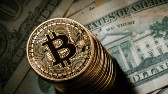 Bitcoin díky tomu, že není vydáván žádným státem či bankou, netrpí neduhy klasických peněz.