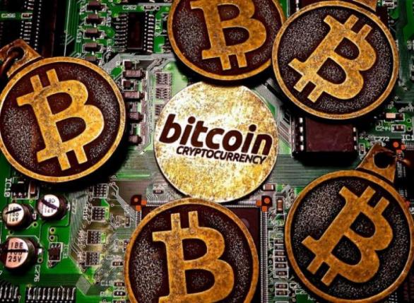 Bitcoin je nejpoužívanější ryze digitální kryptoměnou. Pro mnohé je měnou budoucnosti, která by měla nahradit současné peníze.
