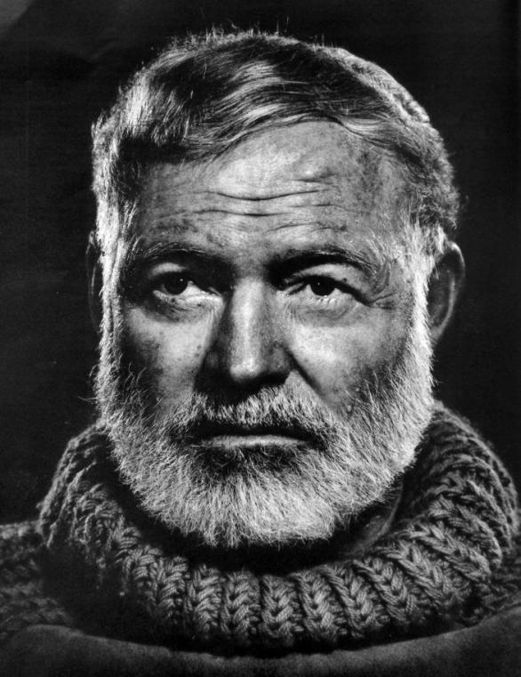 Hemingway byl přímý, upřímný a přímočarý. &quot;Nikdy nepoužil slovo, kvůli kterému by čtenář musel zalistovat ve slovníku,&quot; řekl o něm básník a prozaik William Faulkner.