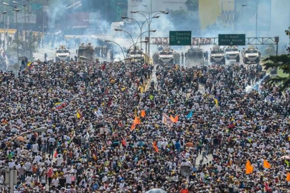 Masový protest proti Madurovi