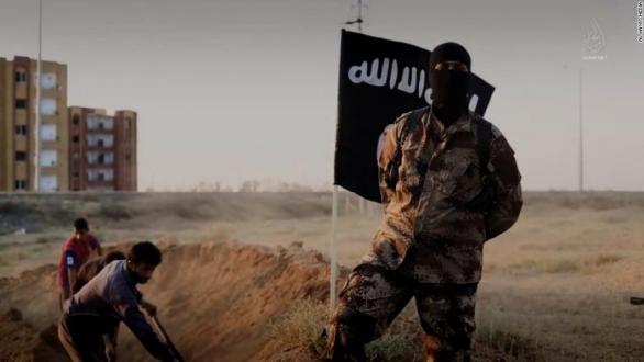 Ahmed Mohraví na videozáznamu, kde se jménem ISIS přihlásil k výsledkům voleb USA