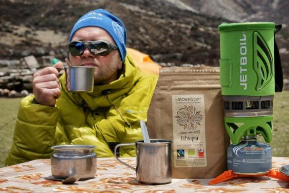 Vařič Jetboil a káva pod Kančendzongou