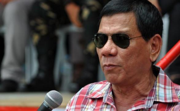 Filipínský prezident Duterte místy připomíná spíše záporáka z akčních filmů. U lidí je ale kupodivu populární.