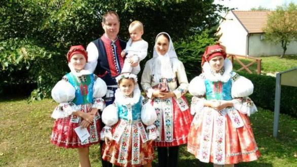 Petr Gazdík se svou rodinou jsou prostě Moraváci jak poleno. Proč se cpát do Prahy, když ho doma mají rádi a hodně toho pro ně udělal?