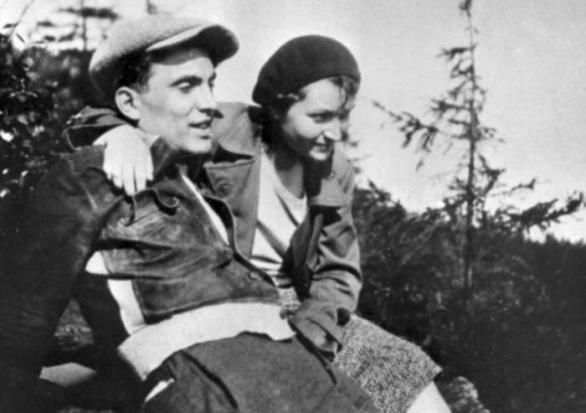 Gusta Fučíková s manželem. To, že se vdala za Fučíka, zajistilo Gustě velkou komunistickou kariéru.