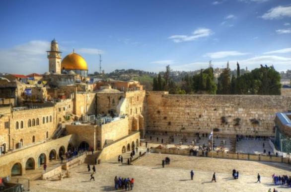 Čeští poslanci se postarali o to, že vyslovili nesouhlas antisemitskou rezolucí UNESCO, podle které by Jeruzalém již neměl být hlavním městem Izraele a posvátné židovské památky by měly být označovány jen arabsky.