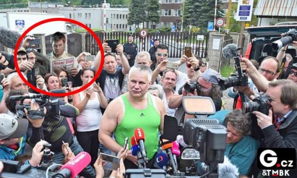 Pokud ho neoddělá džihádista, pak si na něj počíhá zabiják vrahů Dexter Morgan.