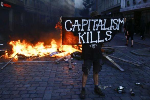 Boj proti kapitalismu s pádem železné opony neskončil. Dnes se jedná o takřka módní záležitost a levicoví extremisté jsou o poznání nebezpečnější než kdy předtím.
