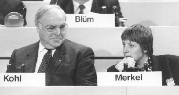 Kohl dovedl na vrchol Angelu Merkelovou. Možná si to později vyčítal.