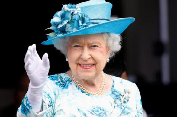 Britská královna Alžběta je na trůnu již 65 let. Nyní údajně uvažuje, že by v 95 letech abdikovala.