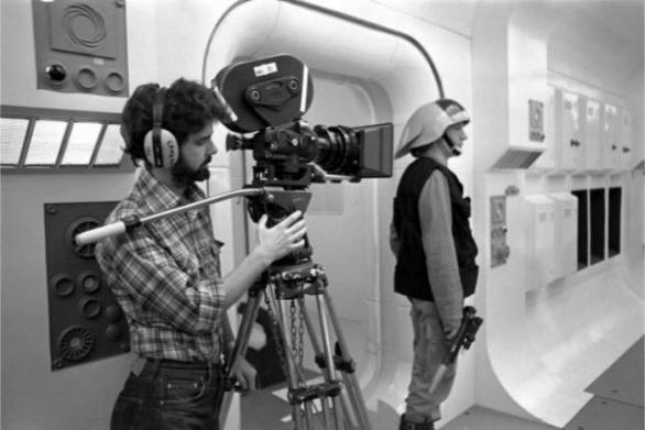 Prvním Star Wars nevěřili ani herci a štáb, Lucas si musel mnoho scén natočit sám, nikdo nechtěl dělat přesčasy.