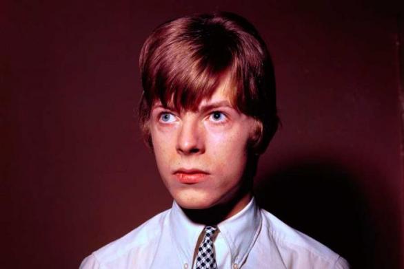 Bowie měl obě oči stejné. Jen jedno měl poškozené.
