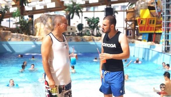 Pohoda skončila. Z ODA Oganesjana vykopli, o řidičák přišel a už mu zbývá jen kamarád podfukář Kocourek, s nímž tvoří tragikomické duo Kocour-Mikeš.