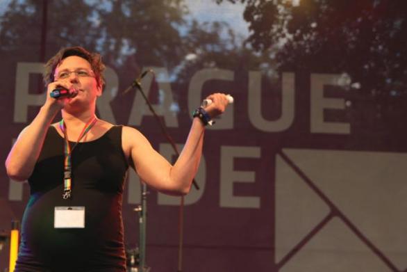Organizátorka Prague Pride Kateřina Saparová vyžaduje respekt pro všechny homosexuály. Respekt si ale každý sám musí zasloužit, bez ohledu na sexuální orientaci.