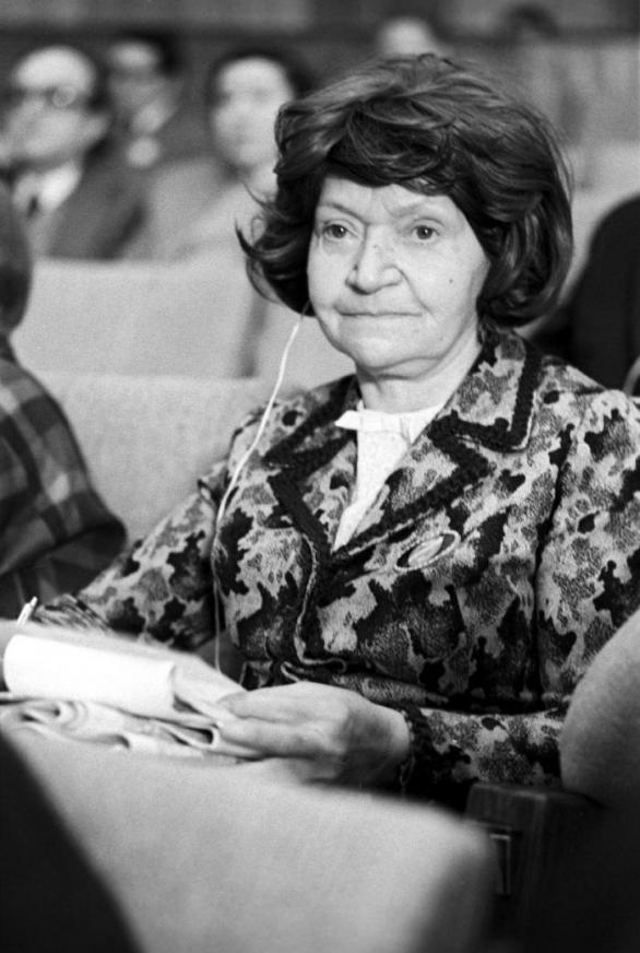 Stárnoucí Gusta Fučíková byla komunisty prezentována jako hrdinka. Lidem byla ale spíše pro smích.