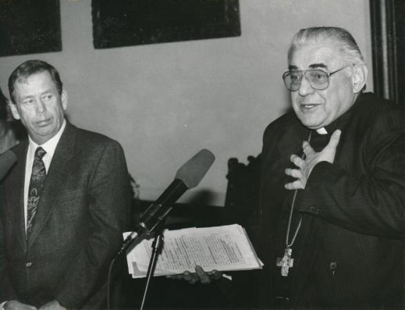 Po sametové revoluci se Miloslav Vlk stal jednou z vůdčích osobností budování demokracie v Česku. Za to ho ocenil jak Václav Havel, tak jeho nástupci Václav Klaus a Miloš Zeman, u kterých se těšil velké úctě.
