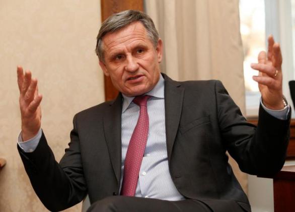 Hejtman Zlínského kraje Jiří Čunek se domnívá, že statisíce z krajského rozpočtu dokáže investovat i za lepší věci, než je návštěva Miloše Zemana.