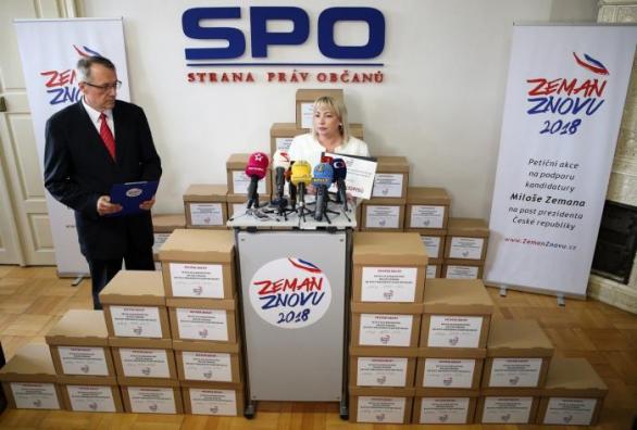 Potřebné podpisy nasbíral i Miloš Zeman. To, že může obhajovat úřad, oznámila první dáma Ivana Zemanová.