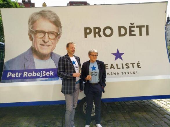 Politika Realistů by podle jejich slov měla být pro děti, pro mámy a pro táty.