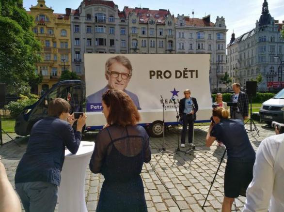 Svůj program Realisté představili na Střeleckém ostrově pod širým nebem.
