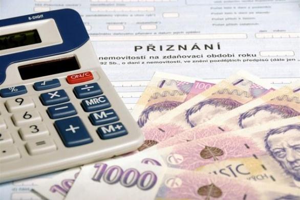 Za člověka pracujícího na švarcsystém nemusí podnikatel odvádět sociální a zdravotní pojištění ani zálohy na daních. To vše si řeší pracovník jako OSVČ sám.