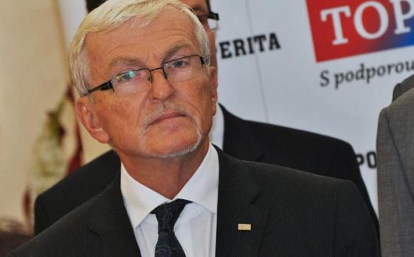 Panu poslanci Kostřicovi by měli kolegové připomenout, že je členem strany, která chce méně regulací a více svobody a ne přesný opak.