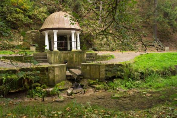 Zdislavina studánka je nejvýznamnějším poutním místem Podještědí.
