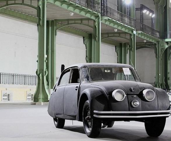 Tatra 77 na aukci společnosti Bonhams v Paříži v roce 2013