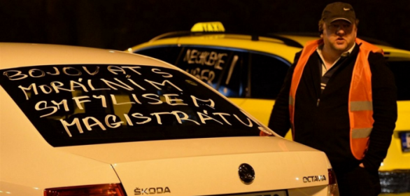 Tyhlety stávky taxikářů jenom každého obtěžují. Zakázali bychom to.