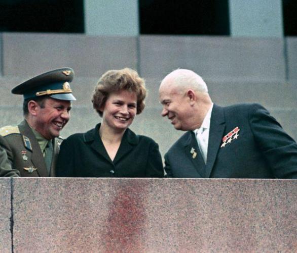 Kosmonautkou se Valentina Těreškovová mohla stát díky dělnickému původu i politické angažovanosti v komunistickém Sovětském svazu.