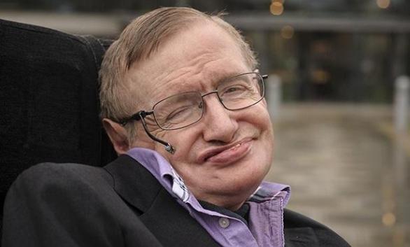 Stephen Hawking neztrácí úsměv i přesto, že už 53 let bojuje se zákeřnou nemocí. 