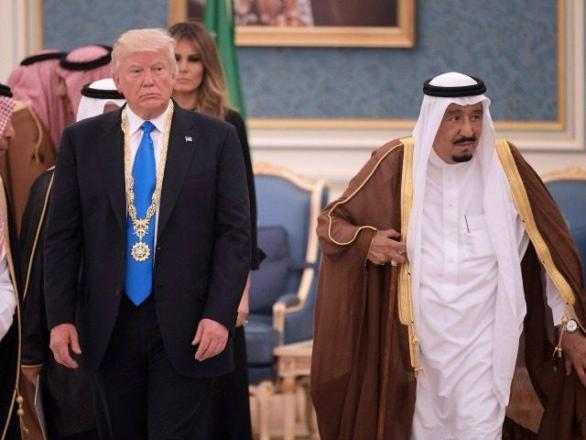 Trump nepřítel islámu? V ortodoxní Saúdské Arábii od krále Salmana dostal nejvyšší státní vyznamenání, tak nevíme.