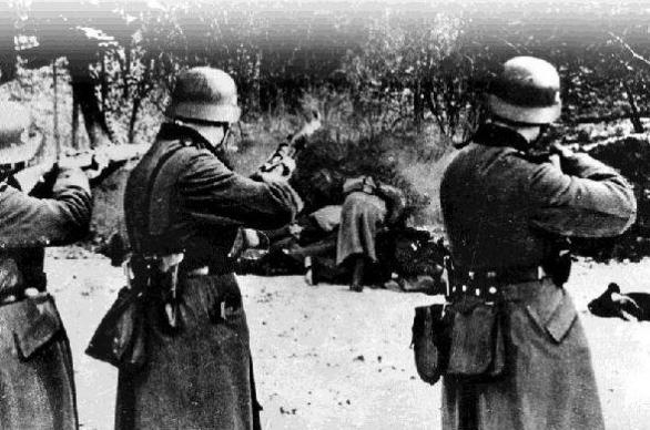 Vojáci Wehrmachtu &quot;plní rozkazy&quot;. Děsivé je, že ta největší zvěrstva byla často dobrovolná.