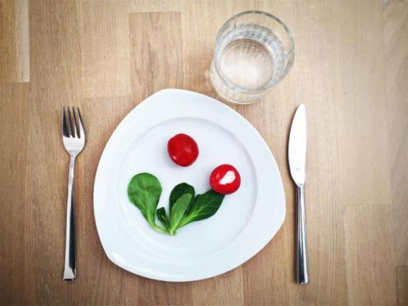 Krmte vegany masem!