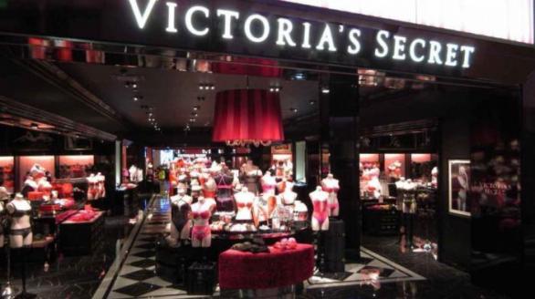 Butiky Victoria&#039;s Secret najdeme po celém světě. Firma, kterou její zakladatel prodal za milion, má dnes hodnotu několika miliard.