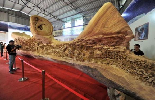 Neuvěřitelný 12 metrů dlouhý kmen 
