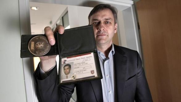 &quot;Dobrý den. Jsem exekutor. Přišel jsem vám zabavit všechny věci. Musíme s sebou hodit, protože za chvilku se pro mě staví Satan