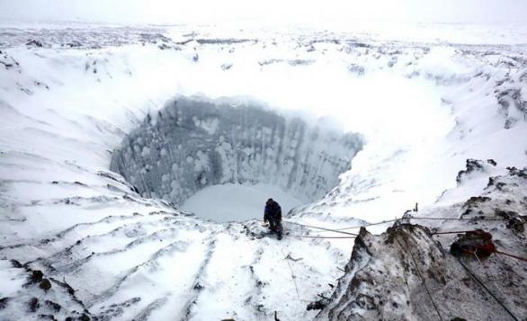 Vše v ruské přírodě je velké - i tajemné krátery.