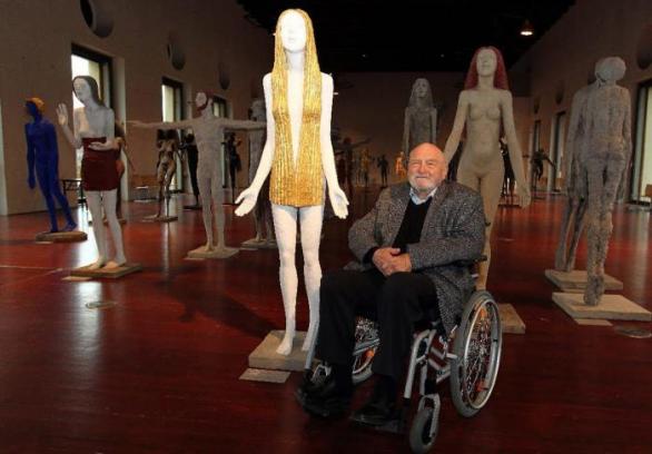 Ikdyž už Olbrama Zoubka zdravotní problémy spojené s vysokým věkem upoutaly na invalidní vozík, stále aktivně tvořil a vystavoval svá díla.