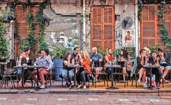 Jak Tel Aviv, tak Jeruzalém v sobě ukrývají stovky a tisíce pouličních barů a restaurací.