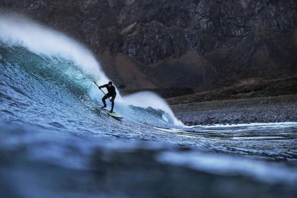 Dokonalé vlny jsou výzvou nejen pro klasické surfaře, ale i pro paddleboardisty.