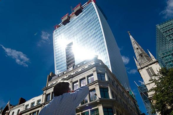 Londýnský mrakodrap přezdívaný Walkie-Talkie.